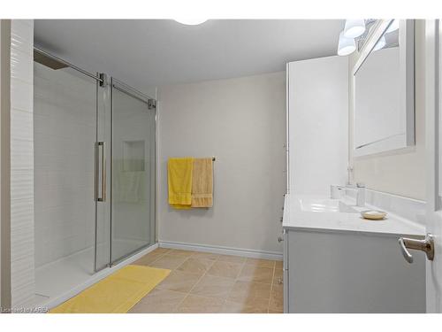 41 Bayshore Drive, Bath, ON - Indoor Photo Showing Bathroom