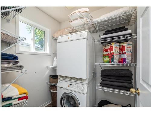 1039 Finch Street, Kingston, ON - Indoor Photo Showing Laundry Room