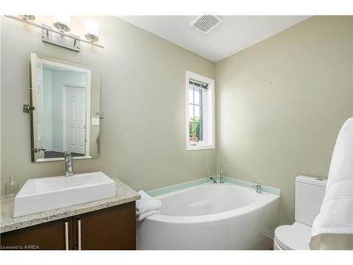 1039 Finch Street, Kingston, ON - Indoor Photo Showing Bathroom