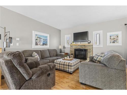814 Kananaskis Drive, Kingston, ON - Indoor Photo Showing Living Room With Fireplace
