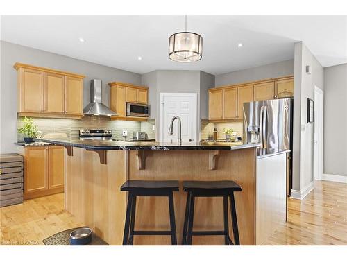 814 Kananaskis Drive, Kingston, ON - Indoor Photo Showing Kitchen With Upgraded Kitchen
