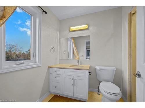 2791 Delmar Street, Kingston, ON - Indoor Photo Showing Bathroom