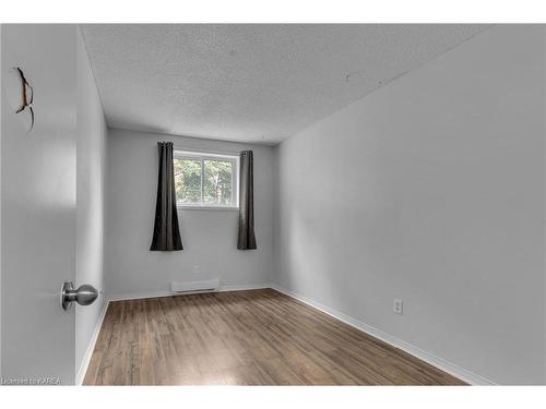 101-310 Kingsdale Avenue, Kingston, ON - Indoor Photo Showing Other Room