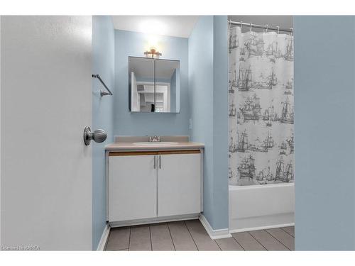 101-310 Kingsdale Avenue, Kingston, ON - Indoor Photo Showing Bathroom