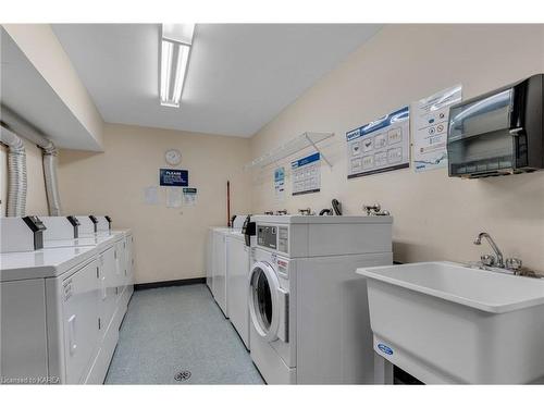 101-310 Kingsdale Avenue, Kingston, ON - Indoor Photo Showing Laundry Room