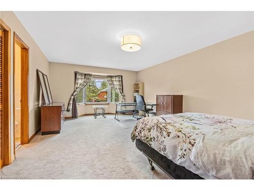 25 Livingston Avenue, Kingston, ON - Indoor Photo Showing Bedroom