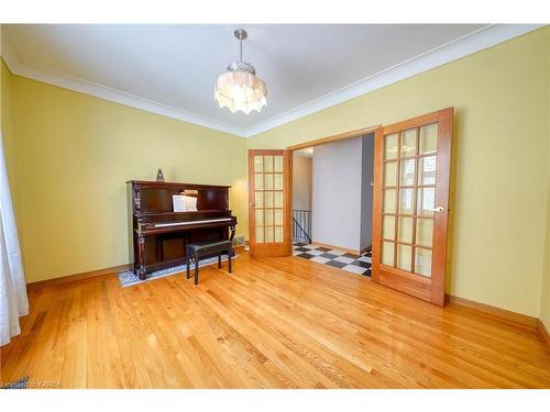 25 Livingston Avenue, Kingston, ON - Indoor