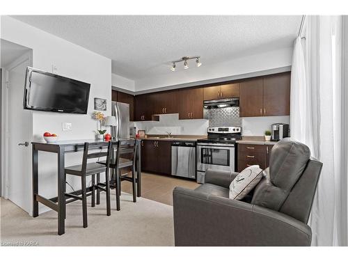 604-121 Queen Street, Kingston, ON - Indoor Photo Showing Kitchen