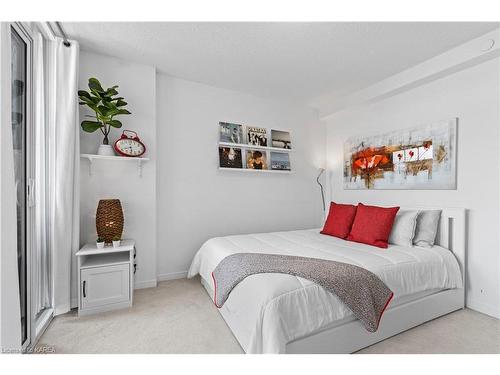 604-121 Queen Street, Kingston, ON - Indoor Photo Showing Bedroom