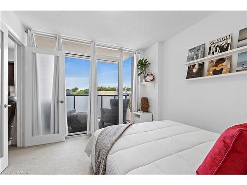 604-121 Queen Street, Kingston, ON - Indoor Photo Showing Bedroom