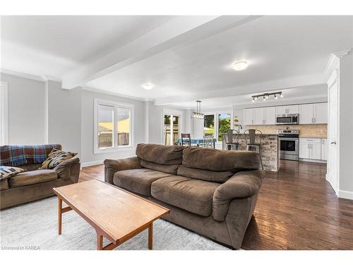 1131 Wintergreen Crescent, Kingston, ON - Indoor Photo Showing Living Room