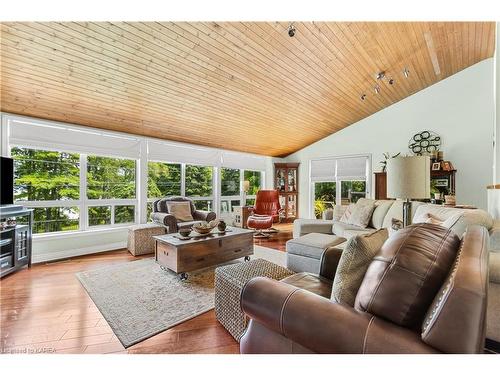 101 Nina'S Lane, Kingston, ON - Indoor Photo Showing Living Room