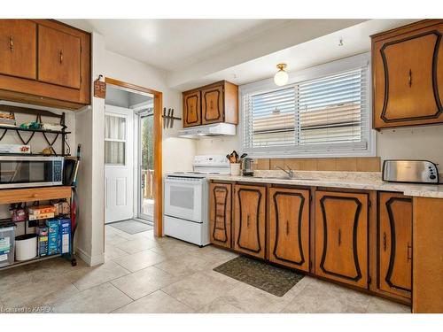 262 Barrett Boulevard, Greater Napanee, ON - Indoor Photo Showing Kitchen