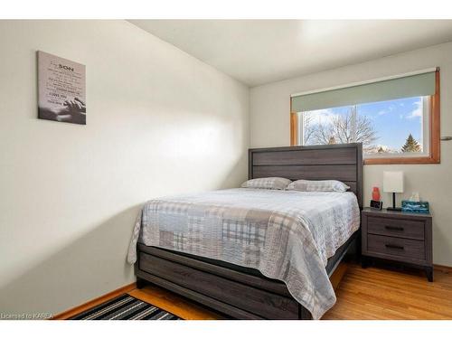 262 Barrett Boulevard, Greater Napanee, ON - Indoor Photo Showing Bedroom
