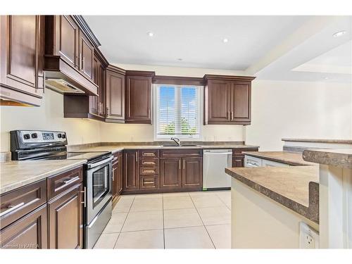 5008 Fox Run Place, Kingston, ON - Indoor Photo Showing Kitchen