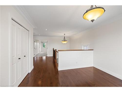 5008 Fox Run Place, Kingston, ON - Indoor Photo Showing Kitchen