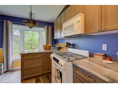 832 Purcell Crescent, Kingston, ON - Indoor Photo Showing Kitchen