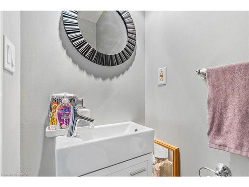 850 Datzell Lane, Kingston, ON - Indoor Photo Showing Bathroom