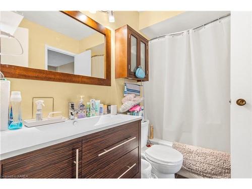 850 Datzell Lane, Kingston, ON - Indoor Photo Showing Bathroom