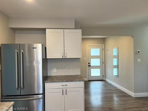 9 Elizabeth Street, Kingston, ON - Indoor Photo Showing Kitchen