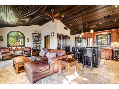 270 Spence Lane, Athens, ON - Indoor Photo Showing Living Room