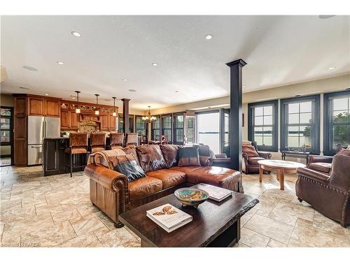 270 Spence Lane, Athens, ON - Indoor Photo Showing Living Room