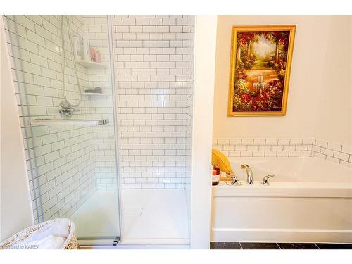 1364 Ottawa Street, Kingston, ON - Indoor Photo Showing Bathroom