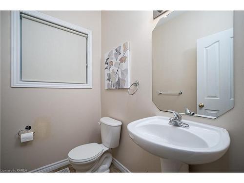 1416 Crossfield Avenue, Kingston, ON - Indoor Photo Showing Bathroom