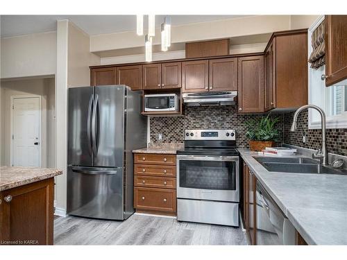 1416 Crossfield Avenue, Kingston, ON - Indoor Photo Showing Kitchen With Double Sink With Upgraded Kitchen