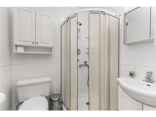 969 Lynwood Drive, Kingston, ON - Indoor Photo Showing Bathroom