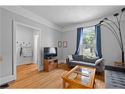 36 Ellice Street, Kingston, ON - Indoor Photo Showing Living Room