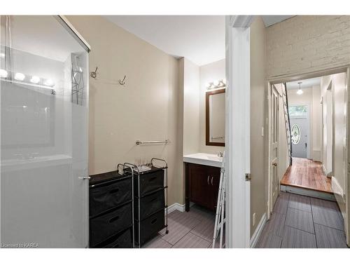 36 Ellice Street, Kingston, ON - Indoor Photo Showing Bathroom