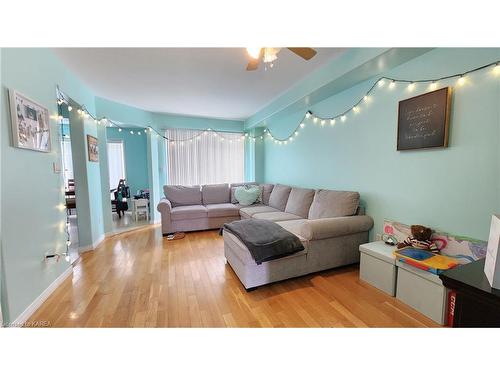 234 Ellesmeer Avenue, Kingston, ON - Indoor Photo Showing Living Room