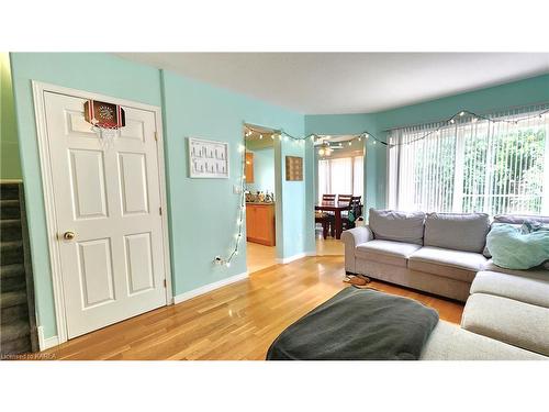 234 Ellesmeer Avenue, Kingston, ON - Indoor Photo Showing Living Room