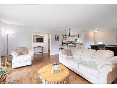 1660 Burbrook Road, Kingston, ON - Indoor Photo Showing Living Room