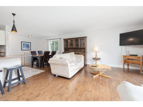 1660 Burbrook Road, Kingston, ON - Indoor Photo Showing Living Room