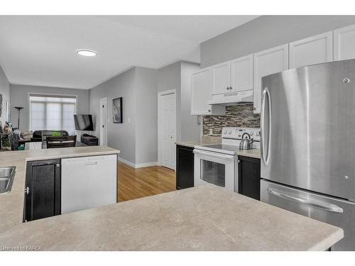 995 Swanfield Street, Kingston, ON - Indoor Photo Showing Dining Room