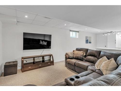 995 Swanfield Street, Kingston, ON - Indoor Photo Showing Bedroom