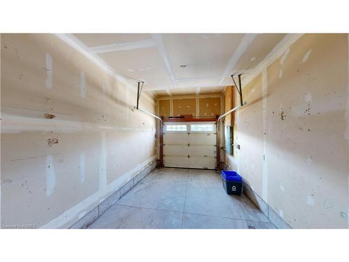 1134 Horizon Drive, Kingston, ON - Indoor Photo Showing Garage