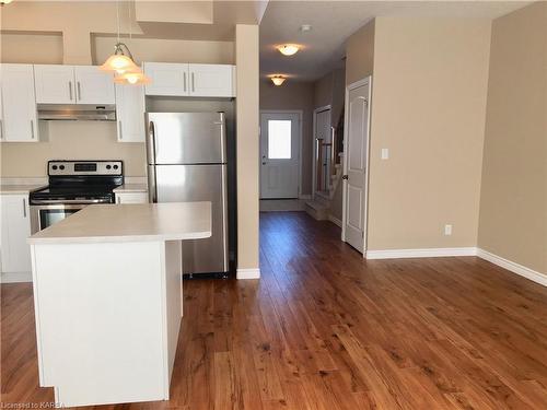 927 Blossom Street, Kingston, ON - Indoor Photo Showing Kitchen