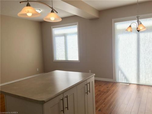 927 Blossom Street, Kingston, ON - Indoor Photo Showing Other Room