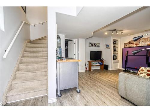 1201 Wheathill Street, Kingston, ON - Indoor Photo Showing Living Room