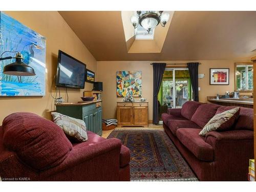 236 Park Street, Kingston, ON - Indoor Photo Showing Living Room