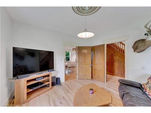 5713 Wilmer Road, Kingston, ON - Indoor Photo Showing Living Room