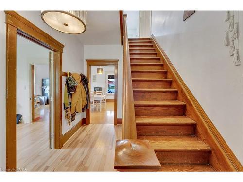 5713 Wilmer Road, Kingston, ON - Indoor Photo Showing Living Room