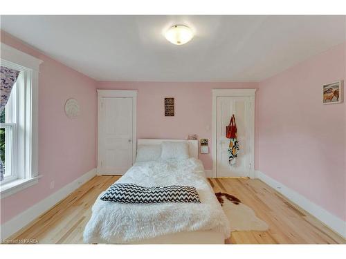 5713 Wilmer Road, Kingston, ON - Indoor Photo Showing Bedroom