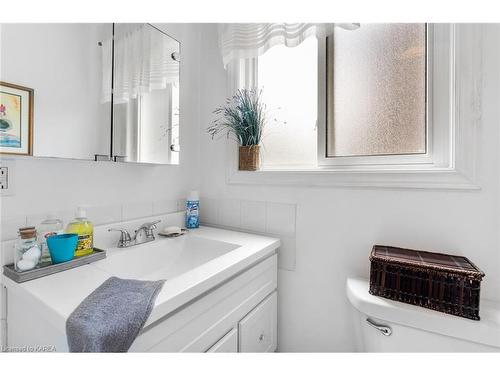 234 Weller Avenue, Kingston, ON - Indoor Photo Showing Bathroom