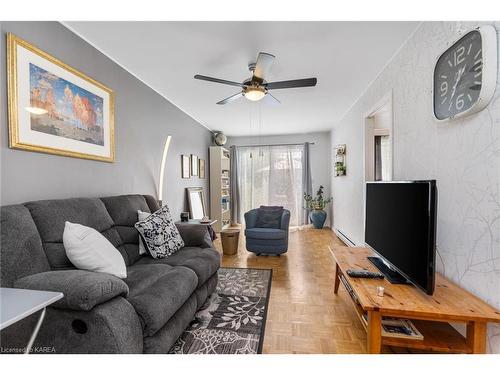 234 Weller Avenue, Kingston, ON - Indoor Photo Showing Living Room