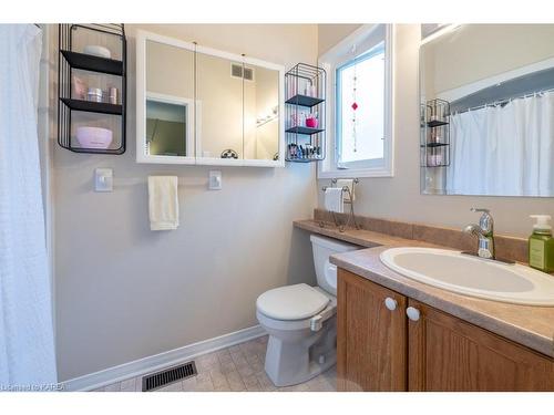 296 Grandtrunk Avenue, Kingston, ON - Indoor Photo Showing Bathroom