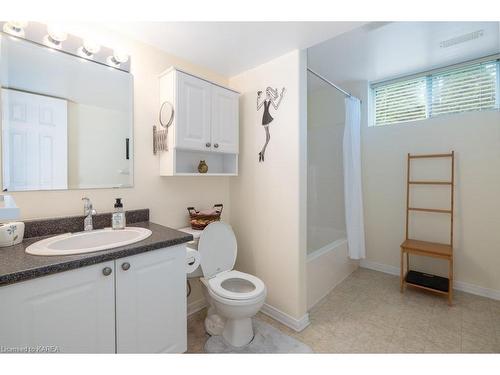 296 Grandtrunk Avenue, Kingston, ON - Indoor Photo Showing Bathroom